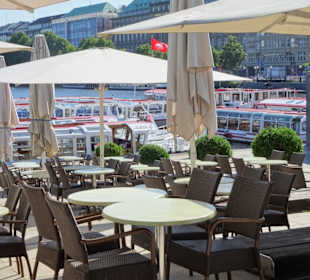 Restaurantplätze am Ufer der Binnenalster