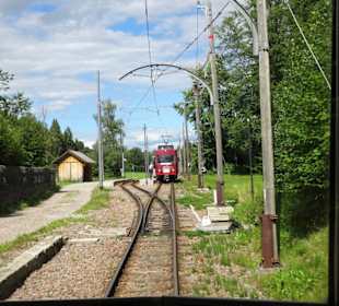 Fortsetzung der Seilbahnfahrt auf Schienen