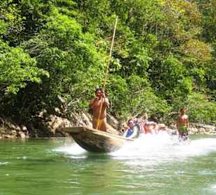 Bootsfahrt zum Dorf der 'Embera-Indianer'