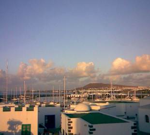 Yachthafen bei Sonnenaufgang