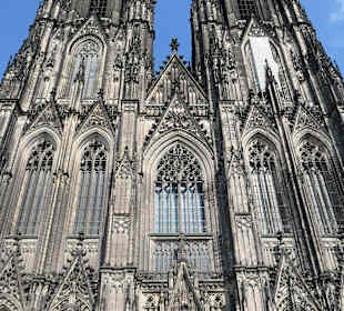 Blick von der Domplatte zum Dom