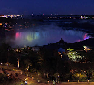 Horseshoe Falls bei Nacht