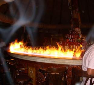 Brennende Theke in der Mexo Bar