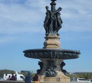 Blick auf den Brunnen