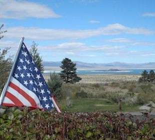 Schöne Aussicht vom Tisch auf den Mono Lake