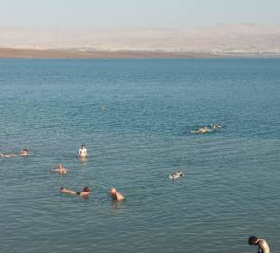 Schwimmen im Toten Meer