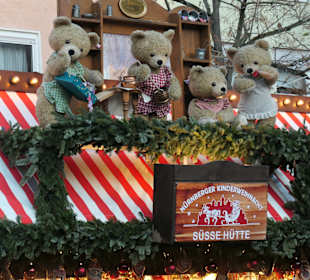 Am Weihnachtsmarkt „Nürnberger Kinderweihnacht“