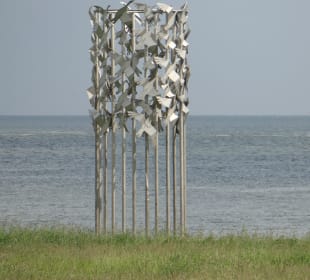 Blick zur Skulptur Vogelflug von 2002