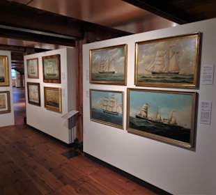 In der Abteilung "Marinemalerei"