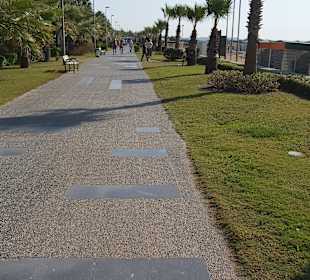 Strandpromenade Side