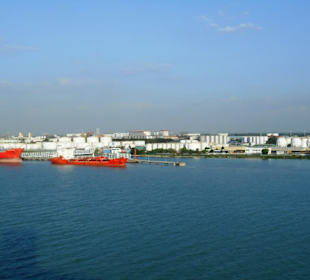 Hafenanlagen neben dem Cruise Centre