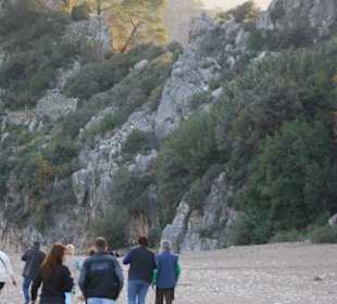 Touristen zur antiken Stadt