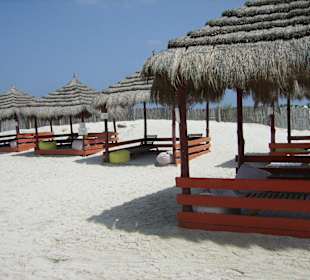 Überdachte Strandlauben, geeignet für Familien