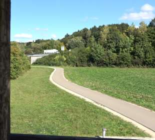 Schaukelweg an der Donau