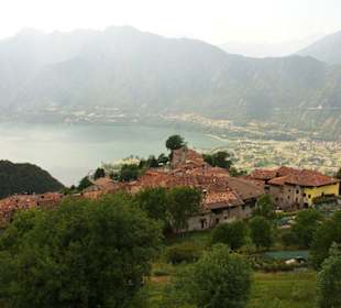 Blick von Bondone auf den See