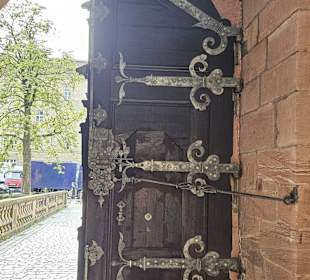 Massives Eingangstor