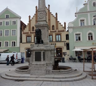 Obelist mit Gedenken an die Gefallenen