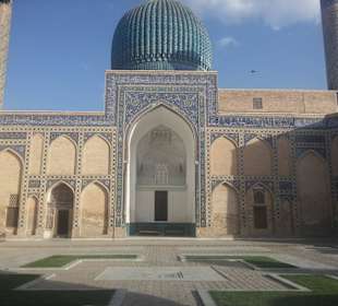 Внутренний двор мавзолея