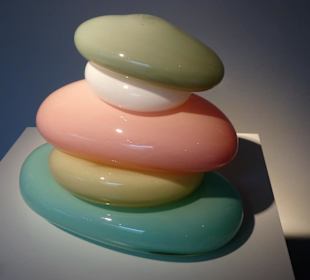 Exponate des Museums für Modernes Glas