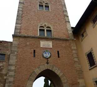 Eingangstor in ein tolles Dorf