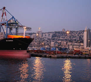 Widok na port w Hajfie