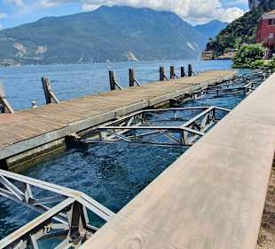 An den Anlegestellen vorbei