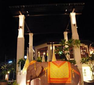 Elefantenstatue im Innenhof