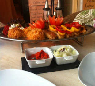 Große Platte mit jugoslavischen Spezialitäten