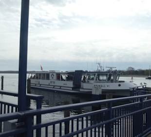 Die Priwall-Fußgängerfähre am Anleger Travemünde