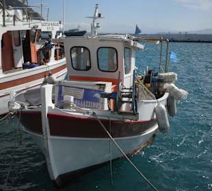 Fischerboot im Hafen Agia Galini