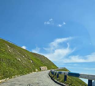 Die Auffahrt schon geil