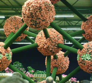 Atomium aus Pflanzen