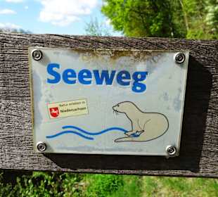 Ausschilderung des Rundweges um den See