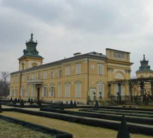 Blick vom Wilanów-Park zum Schloss