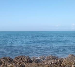 Viel Steine am Strand