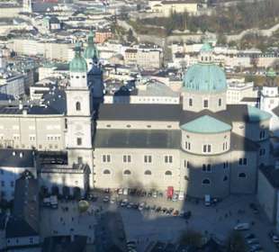 Blick auf den Advensmarkt am Dom