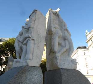 Mehrteiliges, beeindruckendes Mahnmal