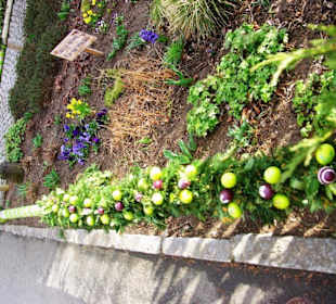 Osterbrunnen Neunhof Geländer
