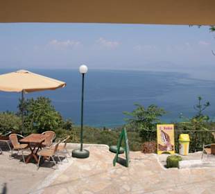 Ausblick von der Taverne in Chlomos