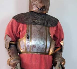 Rüstungen in der Burg Rabenstein