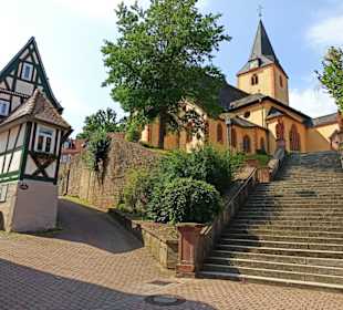 Aufgang zur Kirche
