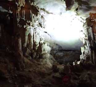 Verschieden Steinformationen in der Höhle