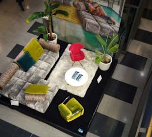 Rundgang durch das Gebäude von "stilwerk"