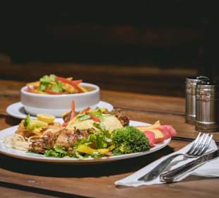 Enjoy traditional bedouin food 