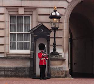 Wache vor Buckingham Palace