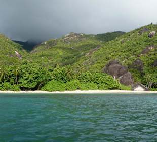 Rückweg von Baie Ternay, Stop am Traumstrand