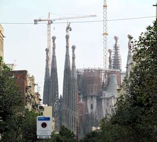 От отеля несколько шагов и вид на Саграду