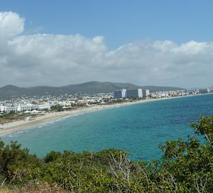 Grandioser Blick auf die Playa den Bossa bis Ibiza