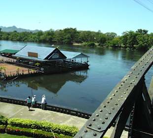 Blick von der Brücke am Kwai