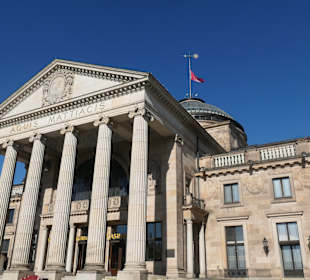 Blick zum Haupteingang vom Kurhaus / Spielbank